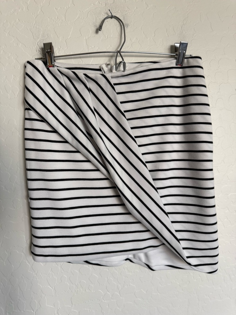 CHARLOTTE RUSSE Black & White Striped Asymmetric Drape-Front Skirt - Medium